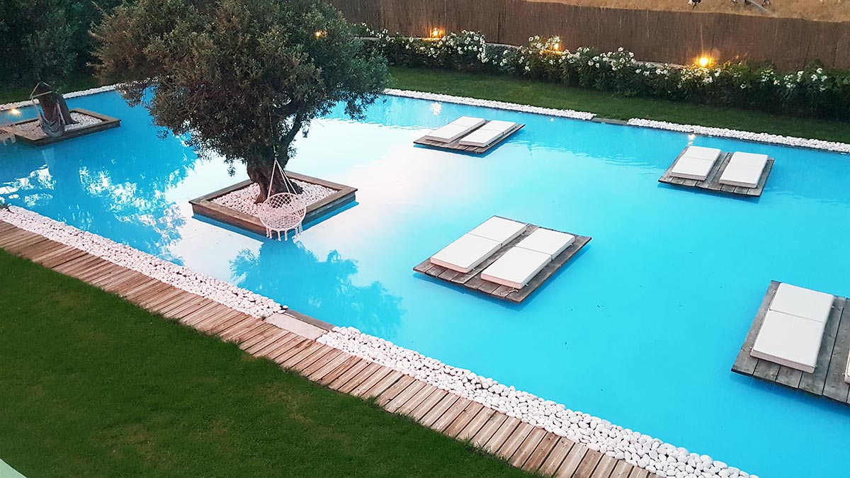 Pool Lounge